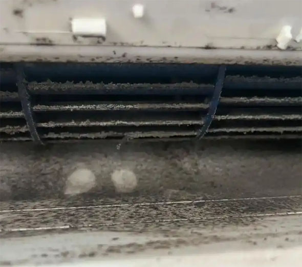 瓮安空调吹的风有股烧焦味是怎么回事